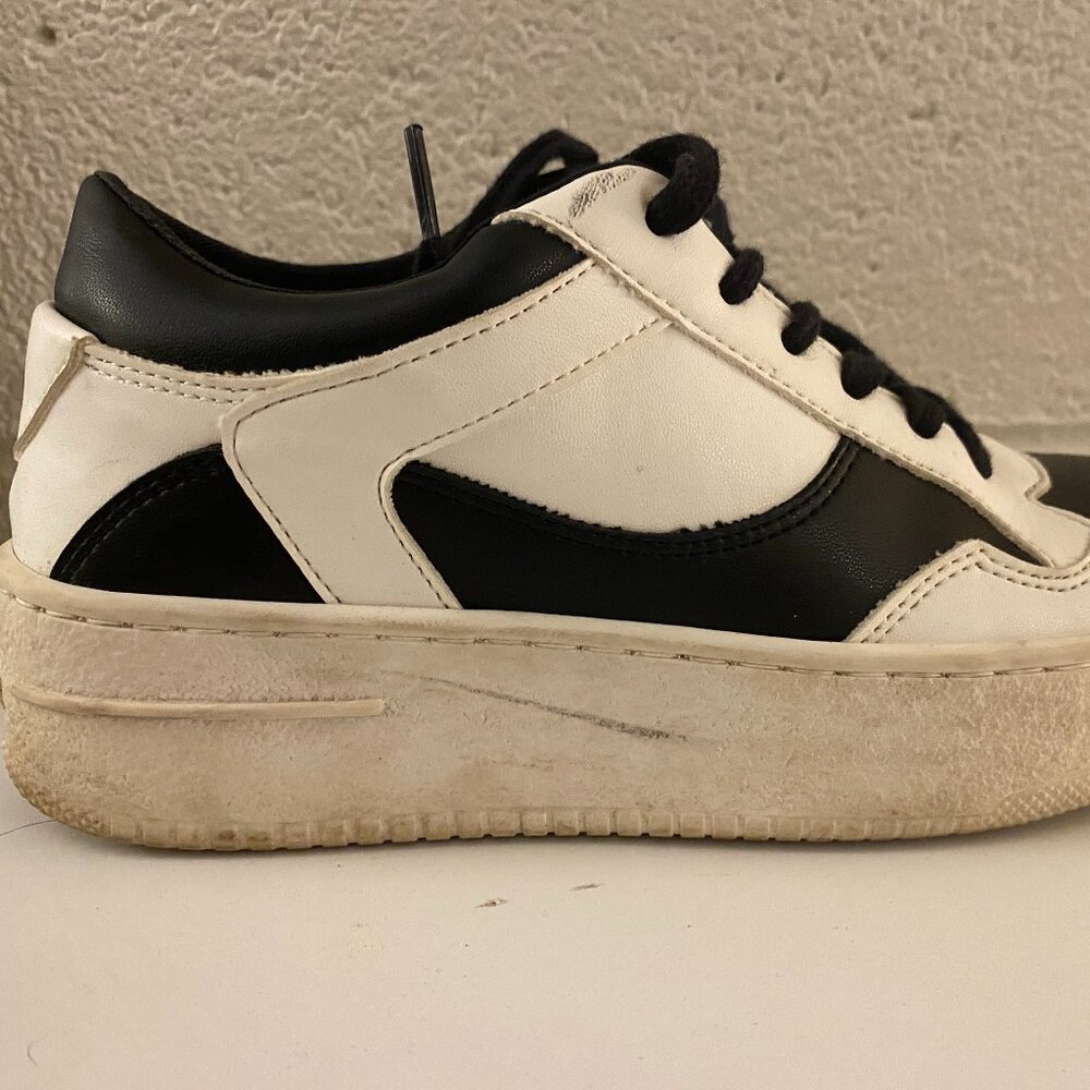 Alice +Olivia Black and White shoes